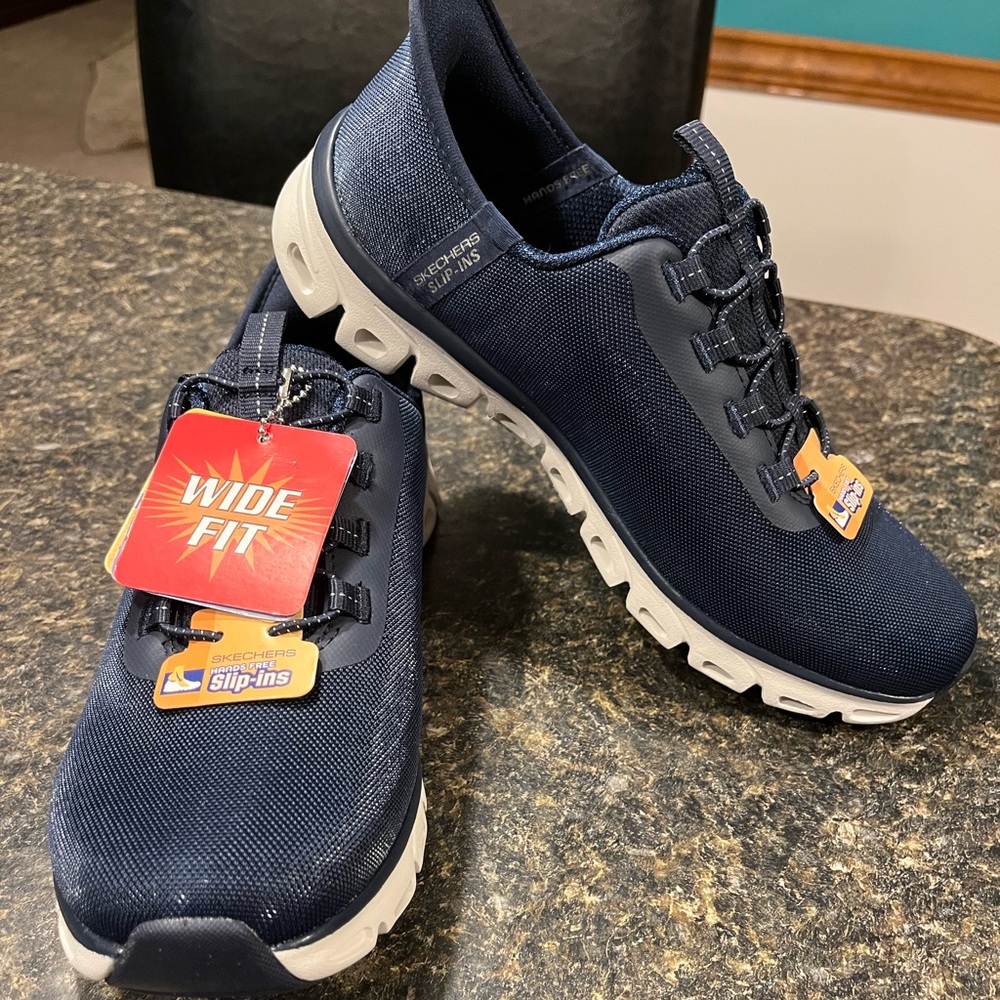 New Skechers Women’s Hands Free Slip-Ins Glide-Step Shoes in Navy Size 6 Wide